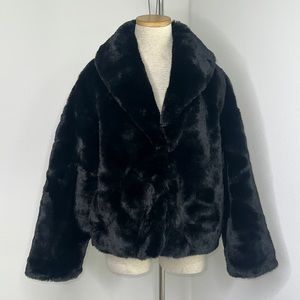 🔹 Love Token Ultrasoft Faux Fur Coat